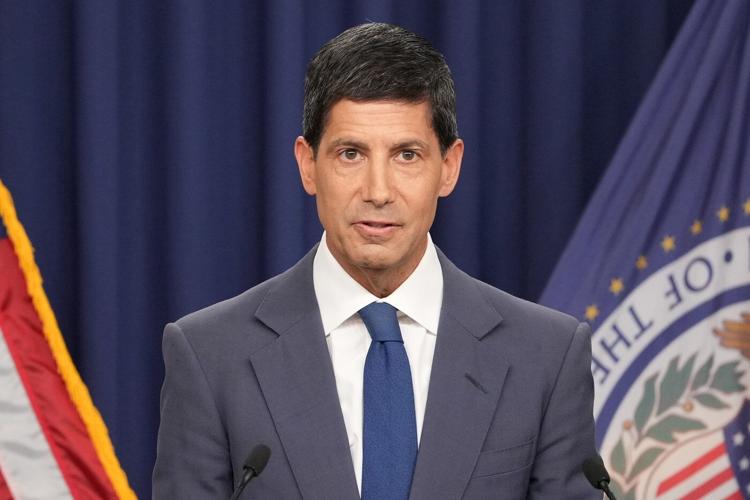 Fed leaves interest rate unchanged but with 3 dissents as Warsh praises 'good family fight'