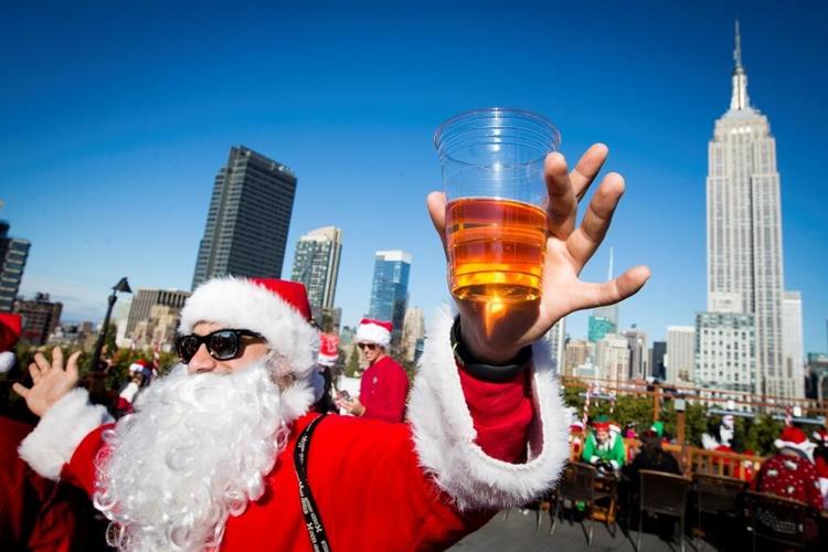 Thousands of revelers descend on NYC for annual Santa-themed bar crawl SantaCon