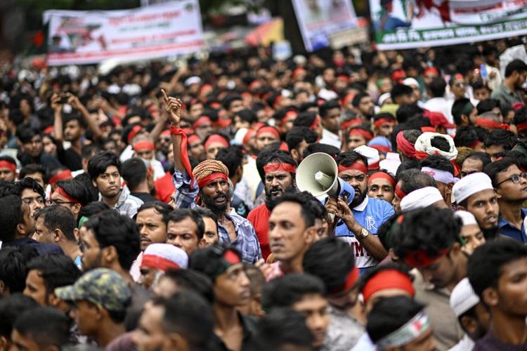 Students rally in Dhaka, pledge to build a 'new Bangladesh' amid political uncertainty