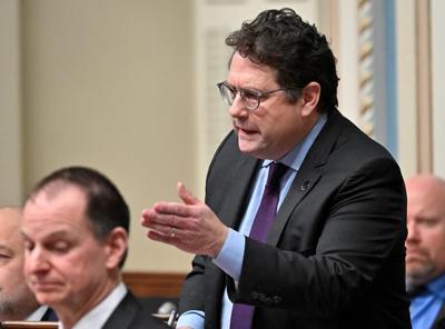 Des groupes musulmans poursuivent Québec au sujet des salles de prière à l'école