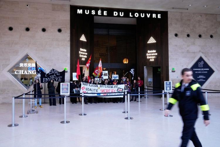 Louvre workers vote to extend a strike at the world's most visited museum