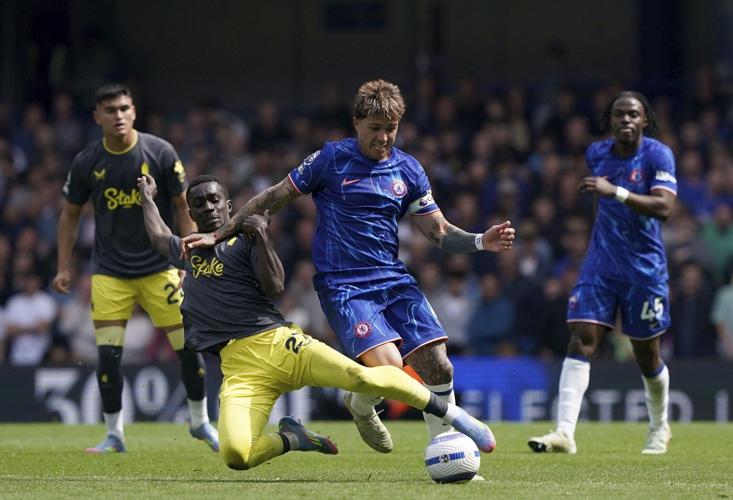 Newcastle and Chelsea win to boost top-five hopes in Premier League as Ipswich relegated