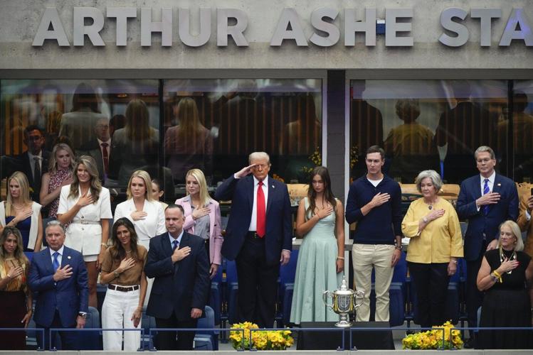 Sinner wins the 2nd set to tie the delayed US Open final against Alcaraz. Trump gets cheers and boos