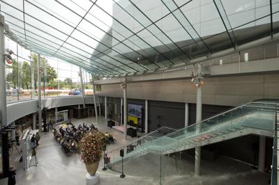Director warns that the Van Gogh Museum may close if the Dutch government doesn't help fund repairs