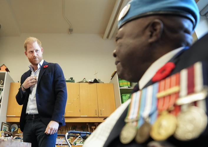 Photo Gallery: Prince Harry meets with veterans in Toronto