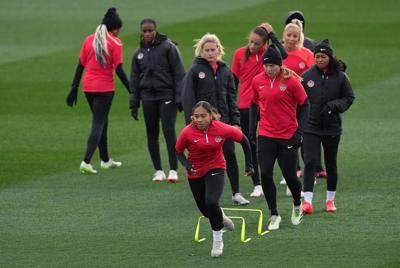 ��ɫtv teenager Olivia Smith turns pro, signs with Portugal's Sporting CP