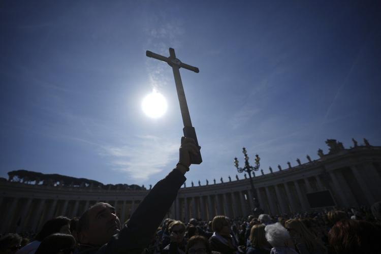 Pope acknowledges presence of children praying for him outside the hospital