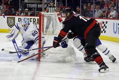 NHL roundup: Surging Hurricanes trim Maple Leafs 2-1
