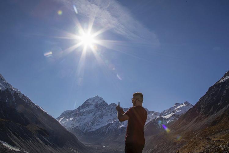 3 climbers from the US and Canada are believed to have died in a fall on New Zealand's highest peak