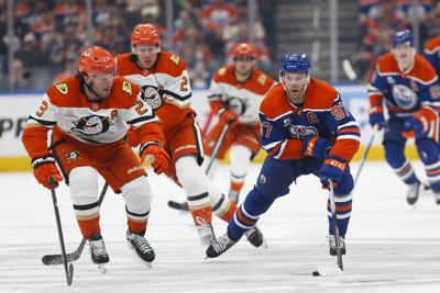 Edmonton Oilers captain Connor McDavid good to go in Game 3 after ankle roll