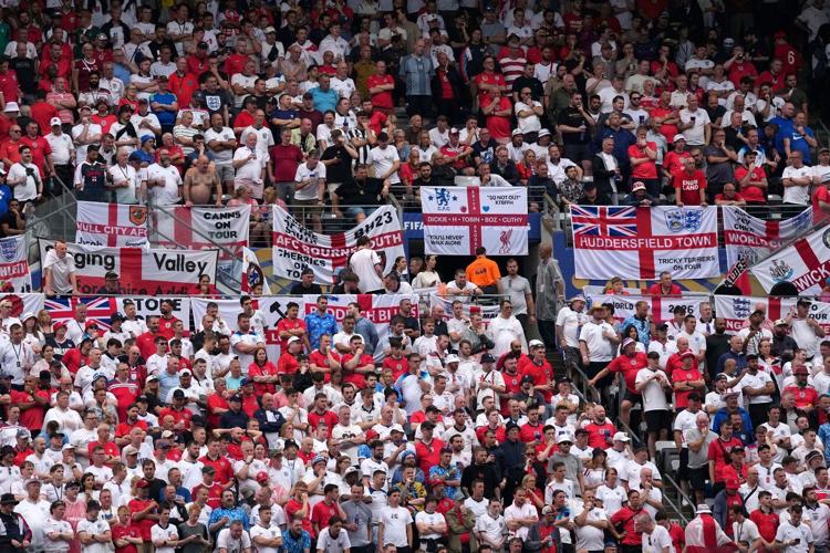 England beats Panama 2-0 on goals by Bellingham and Kane to win its World Cup group