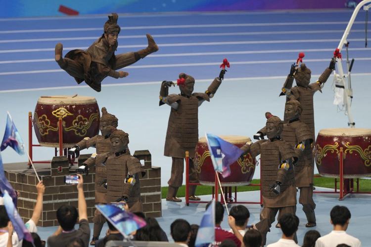 Beijing's first World Humanoid Robot Games opens with street dance, martial arts and music