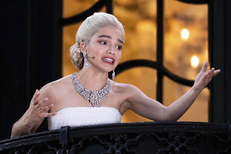 Rachel Zegler serenades the crowd for free in a new London production of 'Evita'