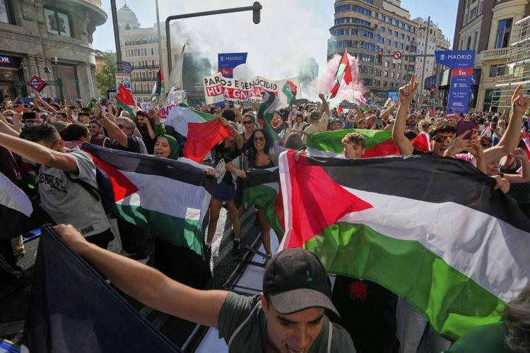 Final stage of Spanish Vuelta cycling race interrupted by pro-Palestinian protesters