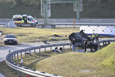 7 killed and 16 injured as a van overloaded with migrants crashes in southern Germany