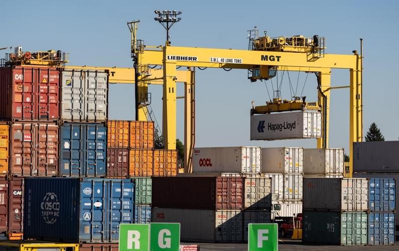Lockout begins at port as Montreal dockworkers reject latest offer