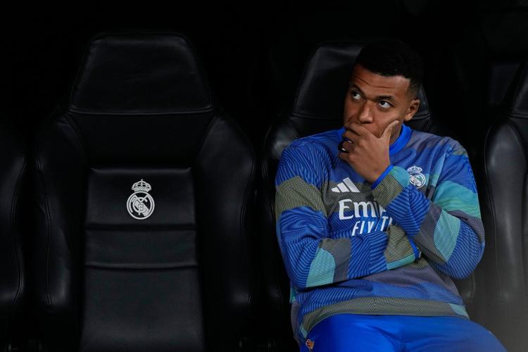 Jeers as Real Madrid loses 2-1 to Man City and pressure grows on Alonso. Arsenal wins, PSG draws