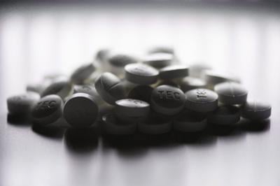 Prescription painkillers shortage in Canada expected to continue into new year