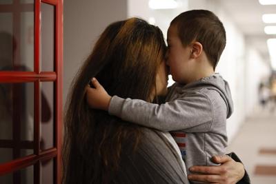 US official meets Ukrainian children at UNICEF hub in Warsaw