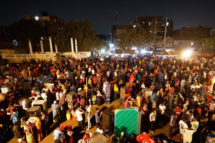 Thousands are left homeless by a fire in a Bangladesh slum