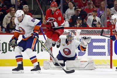 Hurricanes' Drury back to skating after Game 4 exit on hit