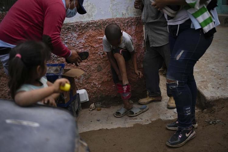 Venezuela searches for missing after landslide; 43 dead