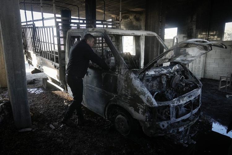 Middle East latest: Jewish settlers attack Palestinian towns and clash with Israeli troops