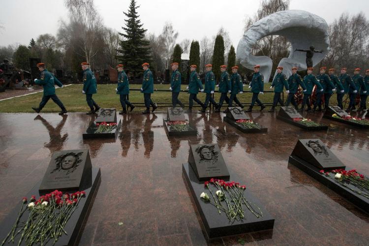 AP Was There: Early Chernobyl victims buried in Moscow cemetery