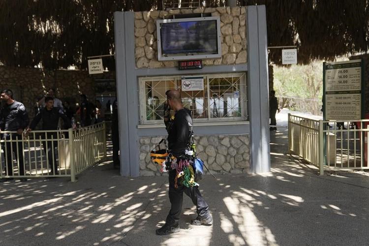 A rockslide near the Dead Sea in Israel injures at least 7, including small children