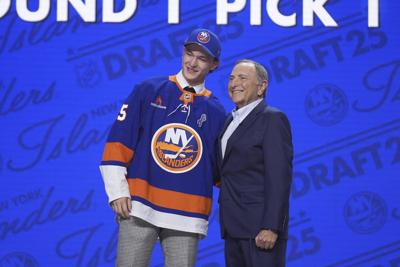 Islanders sign No. 1 pick Schaefer to 3-year, entry level contract