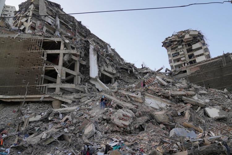 Photos show rescue efforts across earthquake-ravaged Venezuela