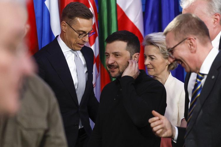 Western leaders visit Kyiv and pledge military support against Russia on the war's 3rd anniversary