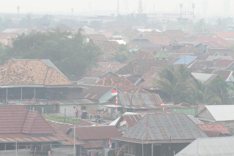 Indonesians brave choking smoke to pray for rain as country battles wildfires