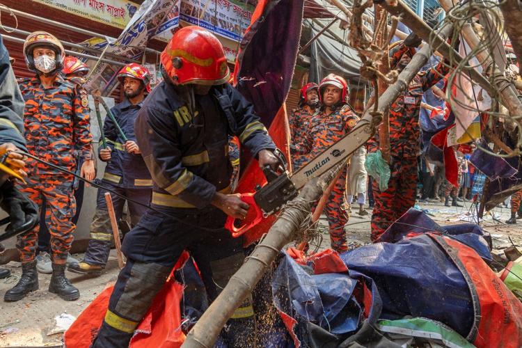 A 5.5 magnitude earthquake in central Bangladesh kills at least 6 people