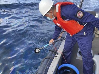 Oil leak from sunken Philippine tanker prompts swimming bans