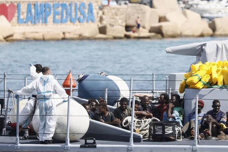 Italy mulls new migrant crackdown as talk turns to naval blockade to prevent launching of boats