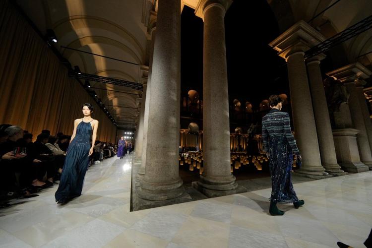 Armani's last collection shown in solemn runway show with Richard Gere, Lauren Hutton in 1st row