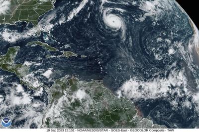 Rough surf batters Bermuda as Hurricane Nigel charges through open waters