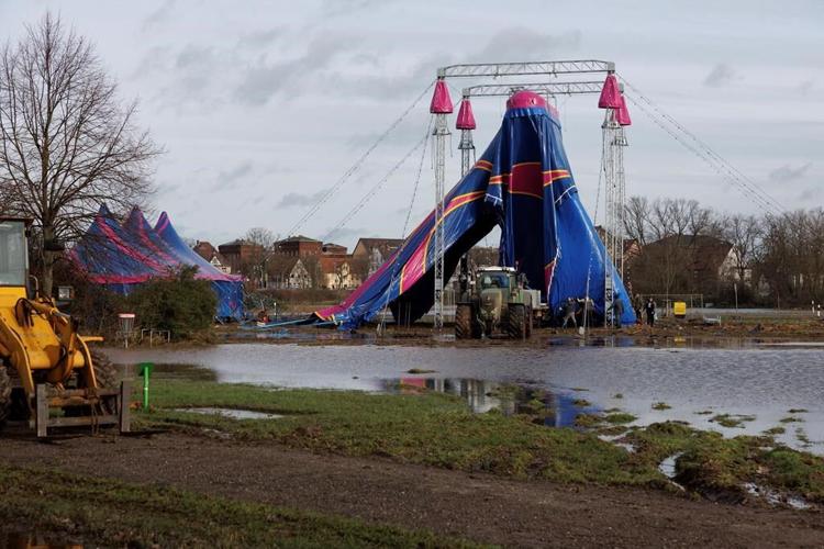 German chancellor tours flooded regions in the northwest, praises authorities and volunteers