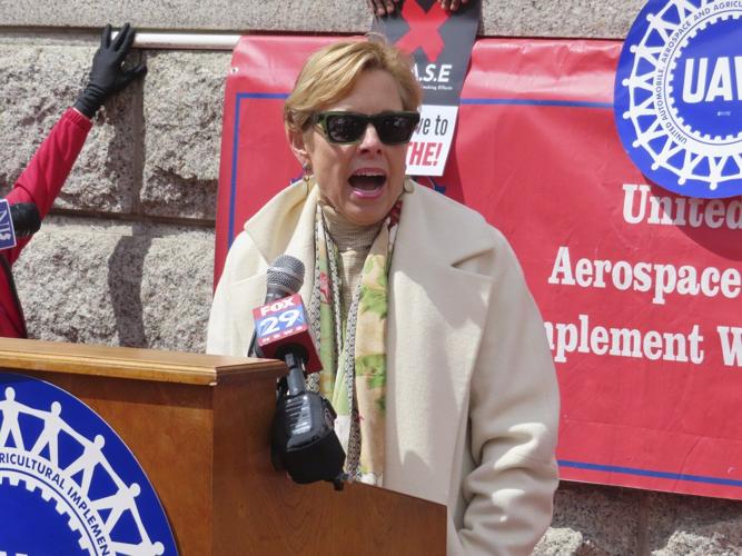 Rival union official says Atlantic City casino union boss should resign for opposing a smoking ban