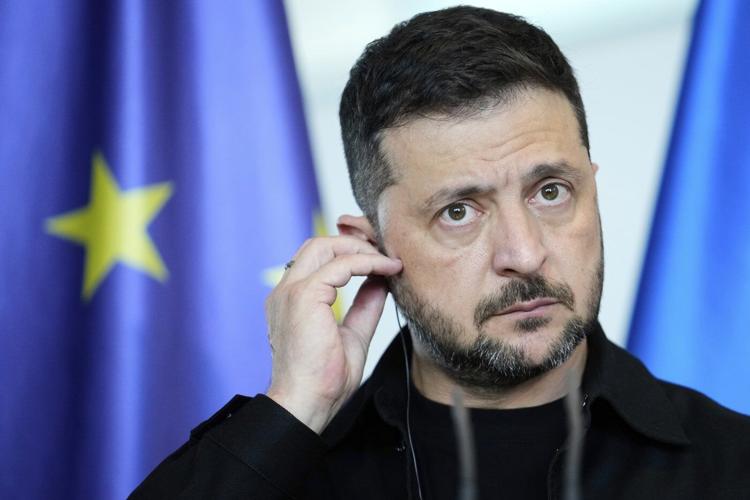 Ukraine's Zelenskyy to meet Trump on Monday after US-Russia summit secured no peace agreement
