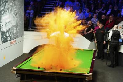 Protestors force play to be stopped at world snooker champs