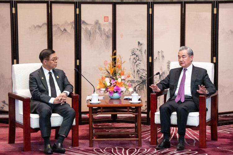 Top diplomats of China, Cambodia and Thailand meet as Beijing seeks to strengthen role in dispute