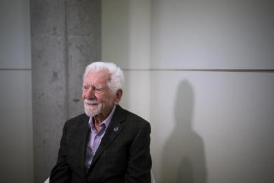 Father of cellphone sees dark side but also hope in new tech