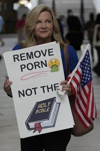 Utah district's Bible ban spurs protest by parents, Republicans