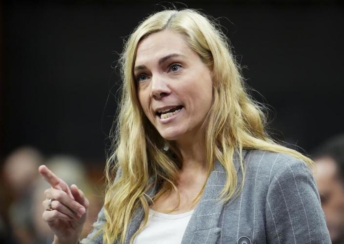 Sport minister says Hockey Canada leadership still must change after chair resigns