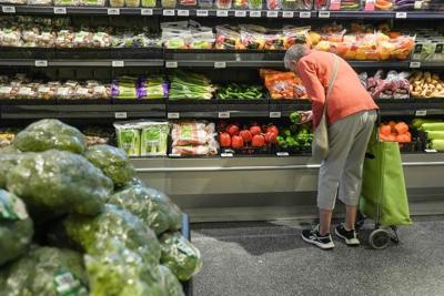 Retail sales down 0.8 per cent in May led by decreases at food and beverage retailers