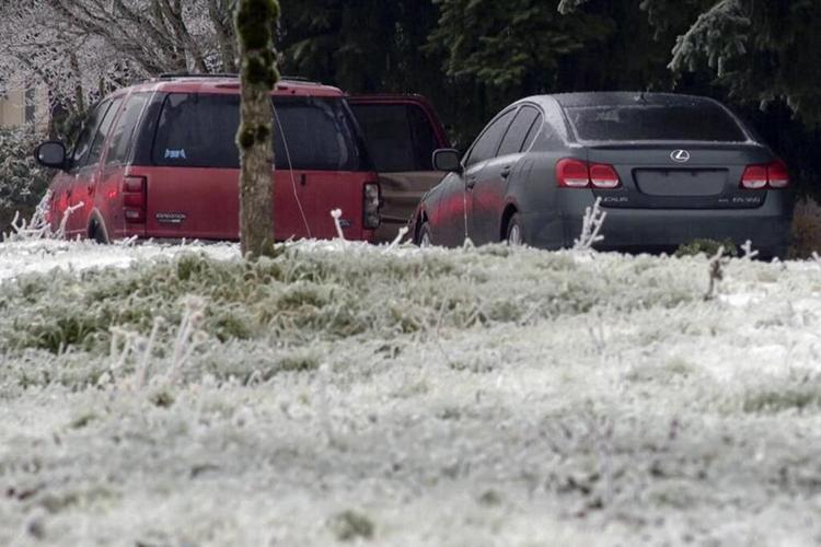 Power line falls on car during Oregon ice storm, killing 3 and injuring a baby, authorities say