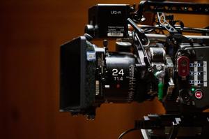 Most Canadian actors earn less than $20K per year from screen work, survey finds