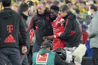 Canada's Alphonso Davies leaves Bayern Munich game with suspected concussion